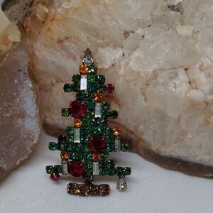 Festive Christmas Tree Brooch with Multicolor Crystals
